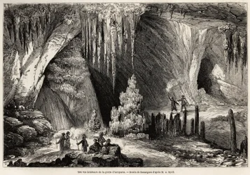 Vue intérieure de la grotte d