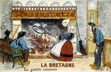 Bretagne : la galette retournée à la cheminée (crêpes) - carte postale, début XXe siècle