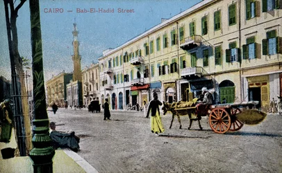 Carte postale du Caire : rue Bab El Hadid, vers 1900 (carte postale)