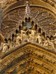 Cathédrale de Reims : détail de la façade (Marne 51) représentant le Couronnement de la Vierge