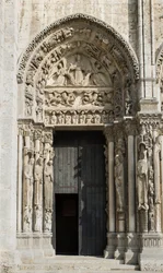 Cathédrale de Chartres, baie à gauche du portail royal face à l