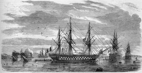 Fête catholique : Vendredi Saint à Toulon (Var, 83) en 1858. Les navires ont leurs mâts en croix et leurs drapeaux en berne en signe de deuil. Gravure dans « Le Monde Illustré » n°53 du 17 avril 1858.