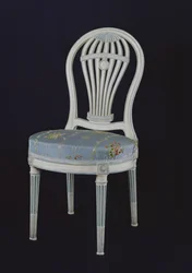 Chaise avec dossier en forme de Montgolfière, XVIIIe siècle (bois peint et soie)