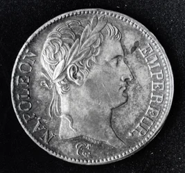 Pièce de monnaie représentant Napoléon Ier (métal)