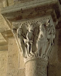 Chapiteau de colonne, représentant Saint Benoît pratiquant un exorcisme