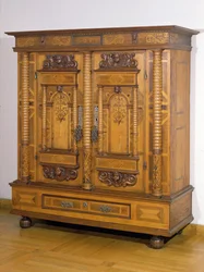 Armoire à sept colonnes, vers 1665
