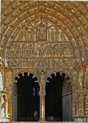 Porte centrale sur la façade ouest