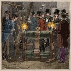 Machine électrique dynamo de type Gram produisant du courant continu, expérience électrique dans la salle des machines du Conservatoire des arts et métiers de Paris (vers 1881). Gravure de 1885 dans « Les arts et métiers illustrés » par Adolphe Bitard.