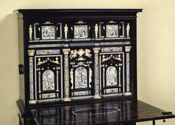 Cabinet en ébène décoré de scènes de la Genèse