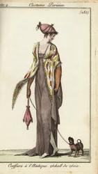 Femme à la mode promenant son chien jouet