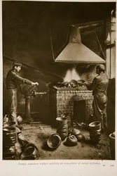 Fabricants de munitions français travaillant sur les pièces de nez des torpilles aériennes, 1914-19