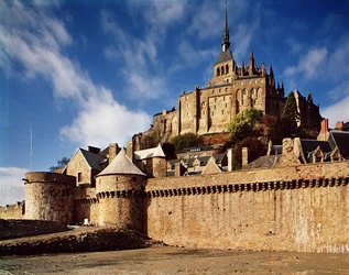 Vue générale depuis la base des remparts, 1203-68