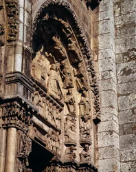 Art gothique : détail du tympan du portail royal de la Basilique Notre-Dame de Chartres