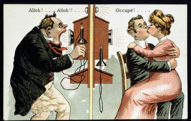 Carte postale humoristique sur le téléphone, début 20ème siècle