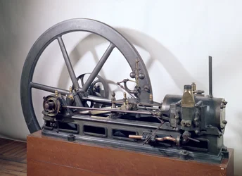 Moteur à combustion interne conçu par Étienne Lenoir (1822-1900) 1860