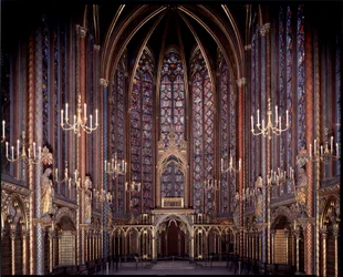 Vue intérieure de la chapelle supérieure de la Sainte-Chapelle (1245 - 1248) à Paris, France