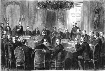 Congrès international de la guerre, Bruxelles, juillet-août 1874 : délégués de 15 États européens se réunissent pour discuter du projet de Déclaration internationale sur les lois et coutumes de la guerre. Gravure dans Le Monde Illustré n°908 du 5 septembre