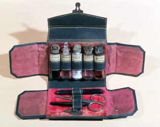 Trousse médicale avec instruments et médicaments, début du XIXe siècle