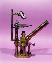 Microscope appartenant à Louis Pasteur (métal)