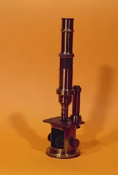 Microscope appartenant à Louis Pasteur (métal)