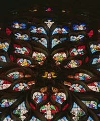 Rosace nord représentant des anges musiciens (détail)