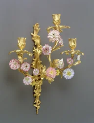 Une des deux appliques à trois branches Louis XV, vers 1750