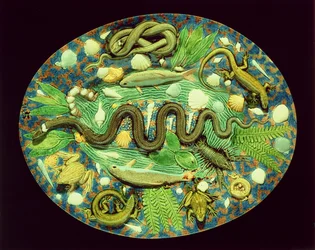 Plat ovale avec poissons et reptiles, reproduction de la faïence de Bernard Palissy