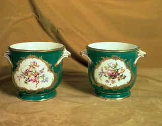 Paire de rafraîchissoirs de Sèvres, du service de Frédéric V, 1758