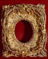 Cadre en bois doré. France 18ème siècle. Paris, arts décoratifs