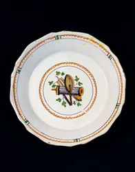 Assiette décorée d