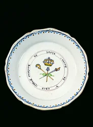 Assiette décorée avec les Trois Ordres sous la couronne royale, 1789
