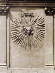 Relief du soleil de la façade