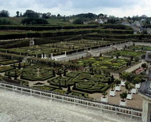 Architecture Renaissance : vue des jardins du château de Villandry