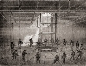 Marins et ouvriers enroulant le câble télégraphique transatlantique dans les réservoirs de cale du S.S. Great Eastern