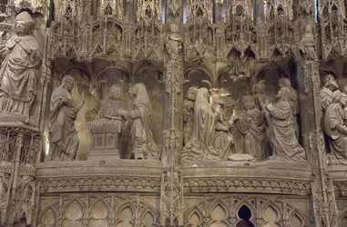 Scène du chœur de la cathédrale de Chartres : à gauche : apparition du Christ à sa mère, à droite : ascension