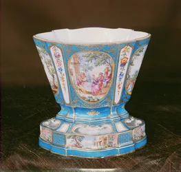 Jardinière Sevres Eventail bleu-céleste (porcelaine)