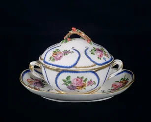Bol et assiette de Sèvres, 1764 (porcelaine)