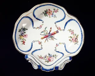 Assiette de Sèvres décorée d