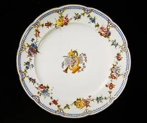 Assiette de Sèvres décorée de partitions, 1764