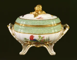 Soupière de Sèvres du service Eden, marque du peintre Pierre-Joseph Rosset, 1788