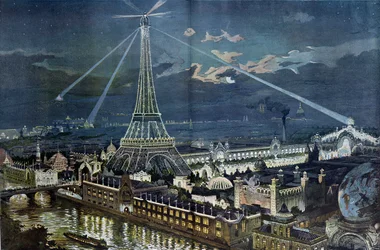Les illuminations du palais du Champ-de-Mars avec les projecteurs placés sur la tour Eiffel pendant l