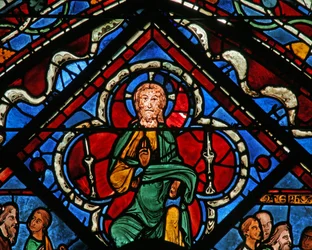 La fenêtre de Joseph : Christ dans un quatrefoil donnant la bénédiction