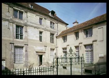 Lieu de naissance de Jean de la Fontaine (1621-95) construit en 1559