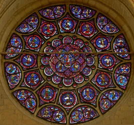 La rosace est : La Vierge, les Apôtres et les Anciens de l