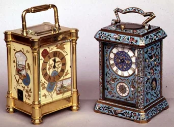 Deux horloges de voiture françaises avec décoration émaillée, vers 1870