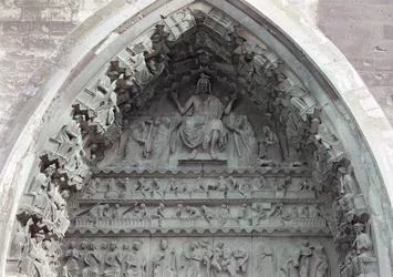 Tympan du portail gauche du transept nord représentant le Jugement Dernier, 1225-40