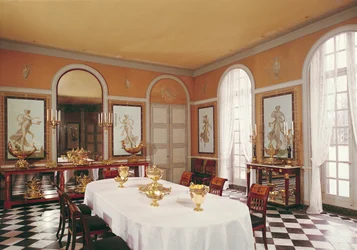 Vue de la salle à manger avec des fresques de style pompéien par Louis Lafitte