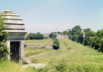 Vue des fortifications en ruines construites par Richelieu après 1628