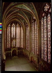 Vue des vitraux dans la chapelle supérieure, 1246-48