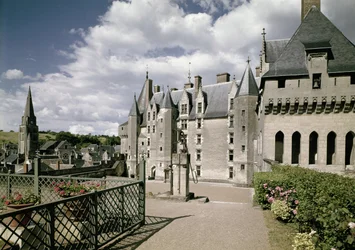 Vue de la façade ouest du château restauré construit pour Jean Bourré, ministre de Louis XI de France, vers 1465